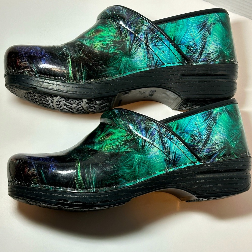 Dansko XP Peacock Color Featherlike Print